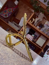 Load image into Gallery viewer, Gold Twist Clip
